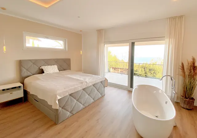 Schlafzimmer & Bäder