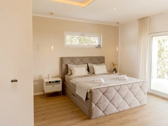 Schlafzimmer & Bäder