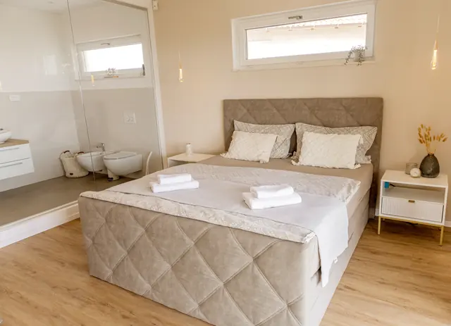 Schlafzimmer & Bäder